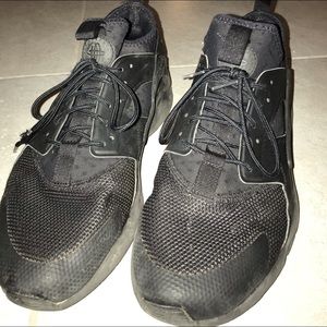 Triple Black Nike Huarache Runs